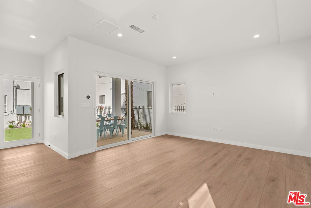 128 S Swall Dr. Unit: 1/2