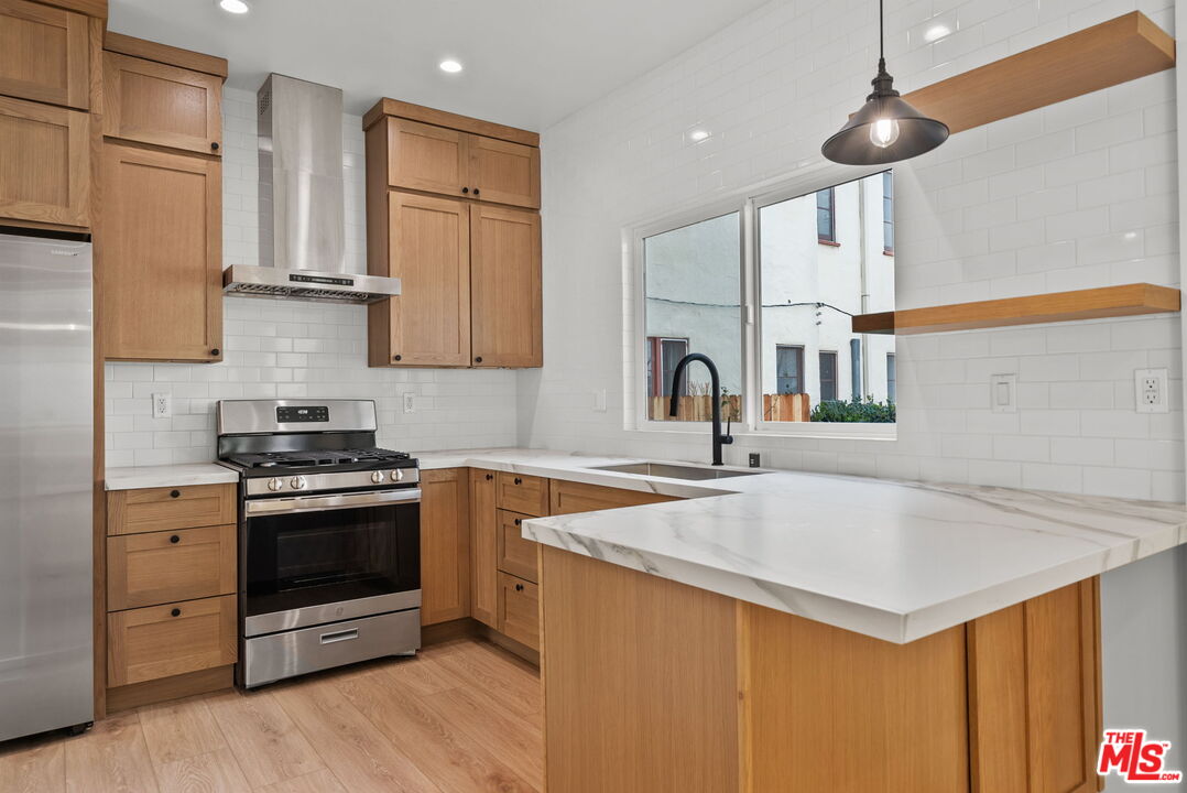 128 S Swall Dr. Unit: 1/2