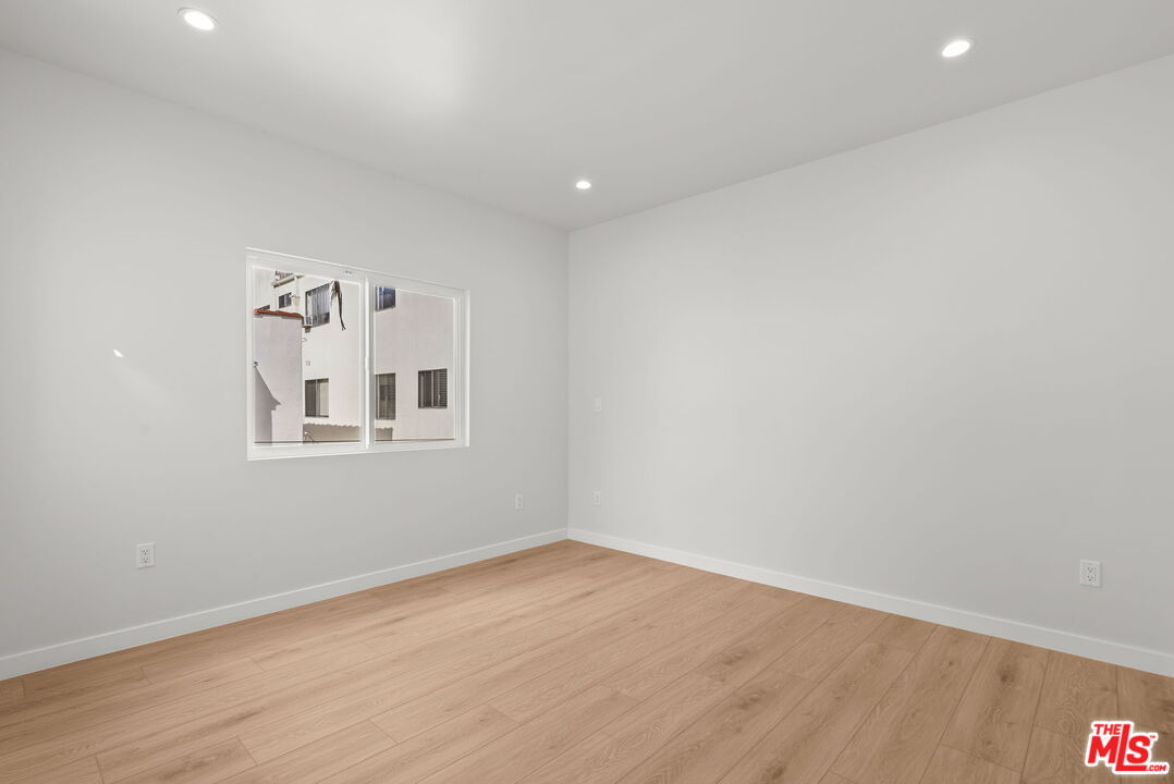 128 S Swall Dr. Unit: 1/2