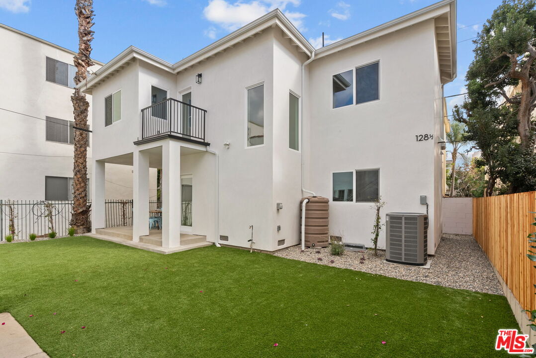 128 S Swall Dr. Unit: 1/2