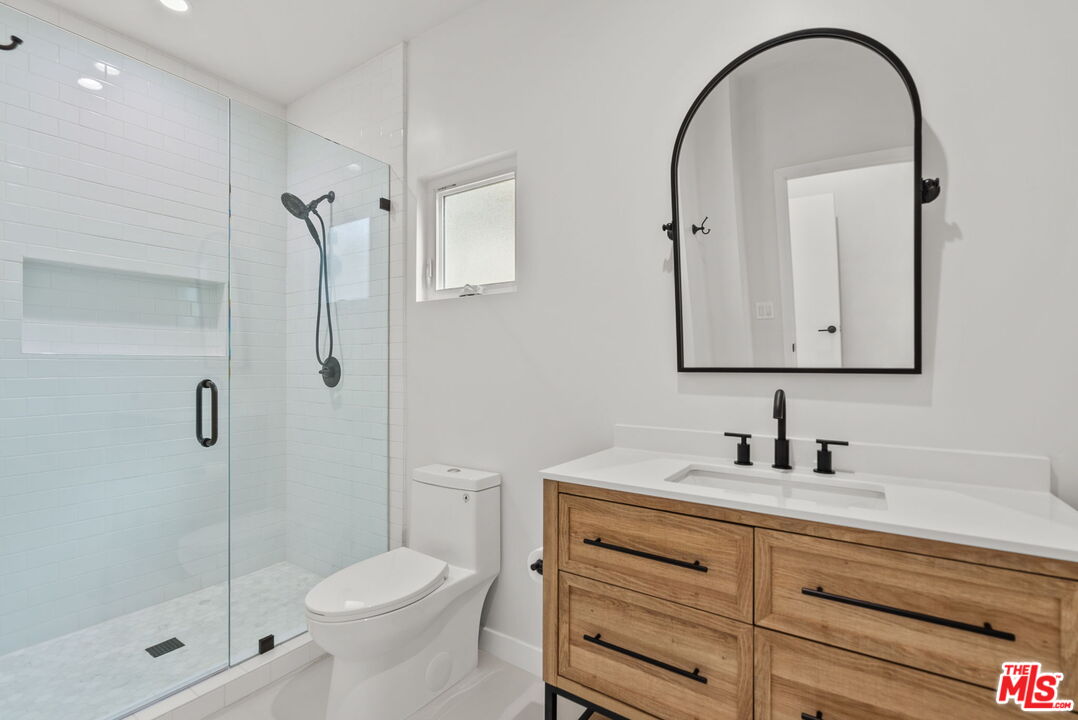 128 S Swall Dr. Unit: 1/2