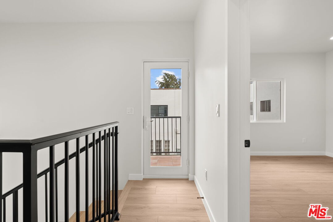 128 S Swall Dr. Unit: 1/2