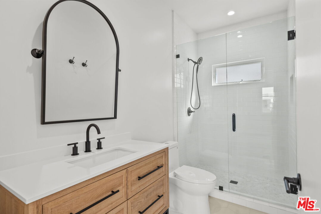 128 S Swall Dr. Unit: 1/2