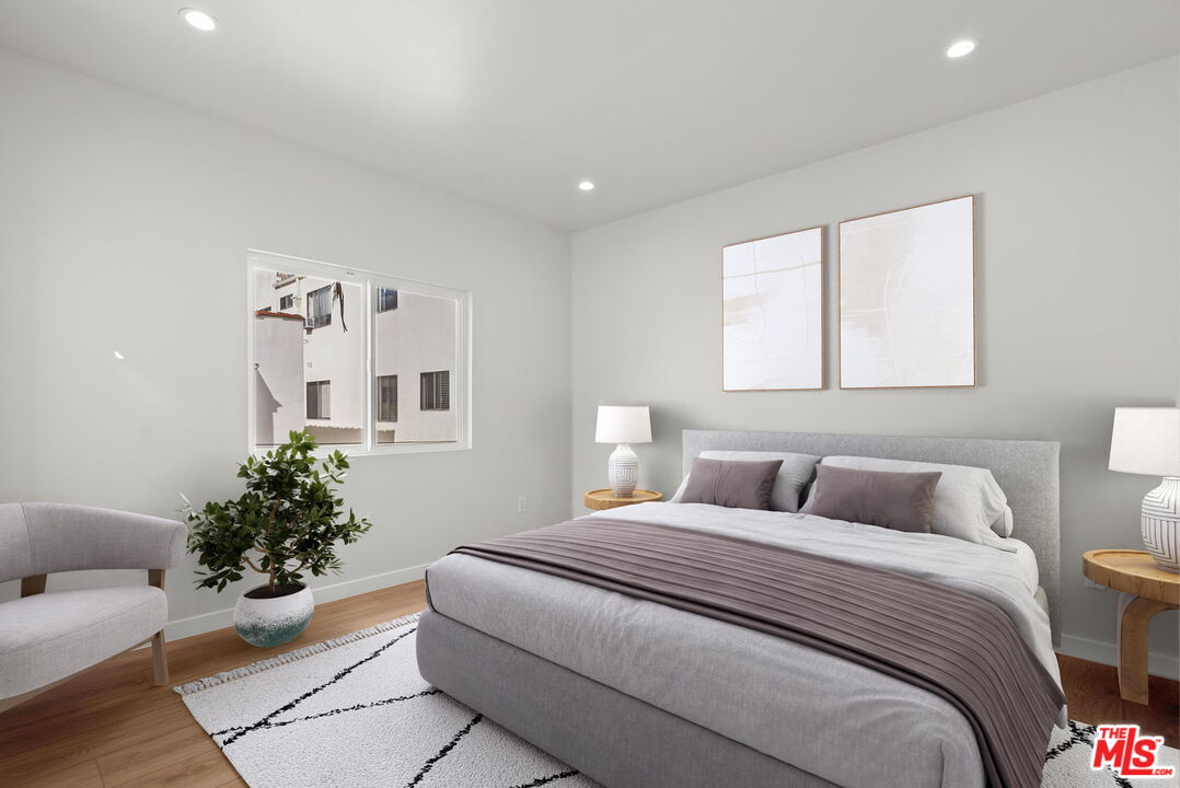 128 S Swall Dr. Unit: 1/2