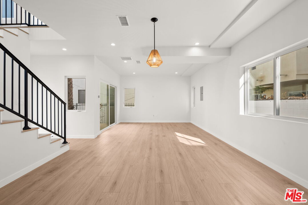 128 S Swall Dr. Unit: 1/2