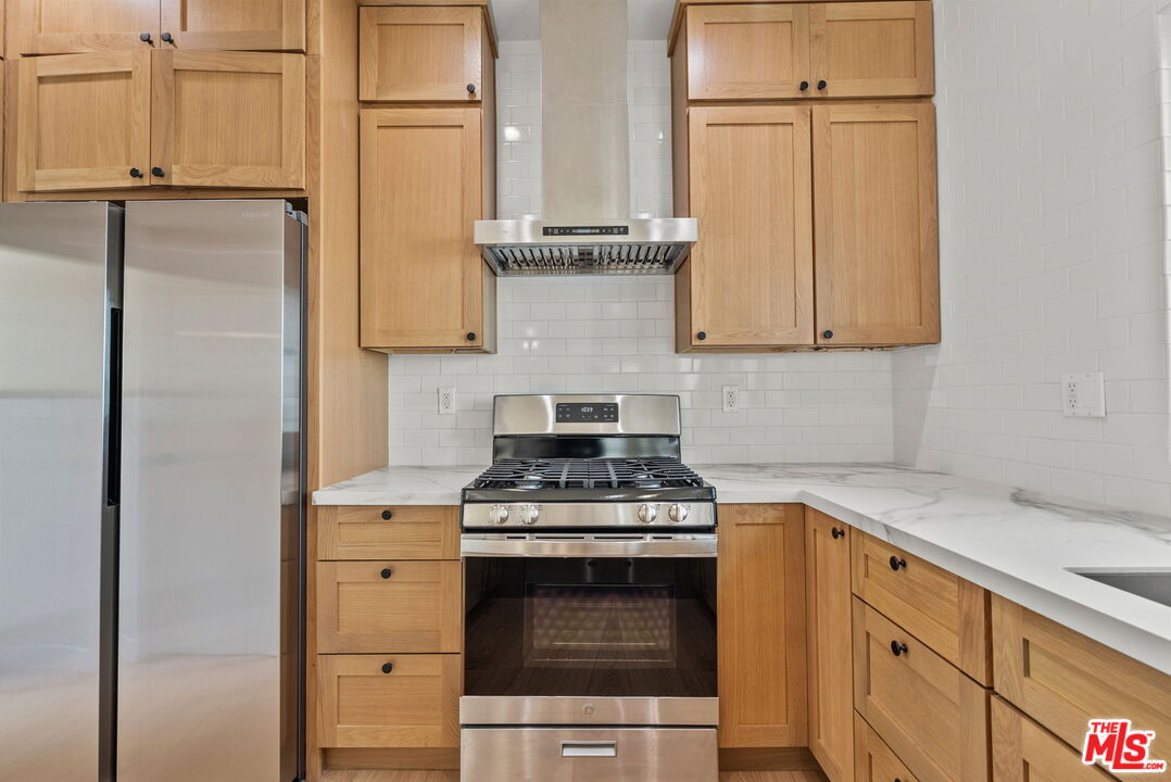 128 S Swall Dr. Unit: 1/2