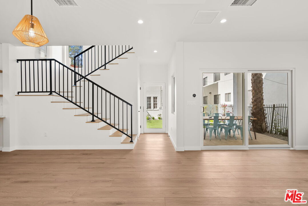 128 S Swall Dr. Unit: 1/2