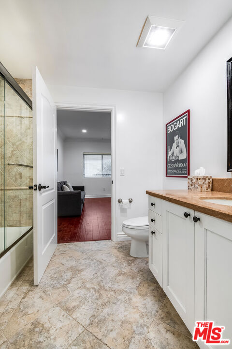 135 S Swall Dr Unit: 204