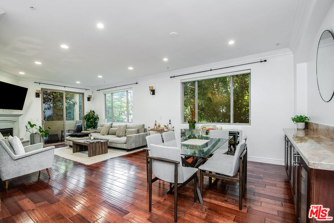 135 S Swall Dr Unit: 204