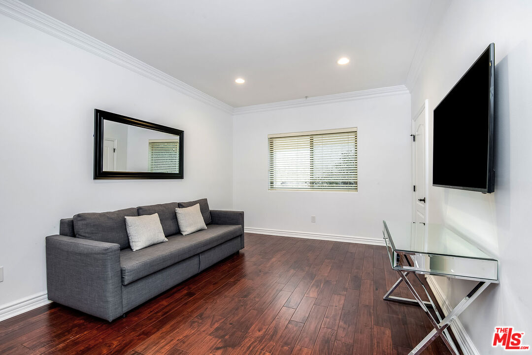 135 S Swall Dr Unit: 204