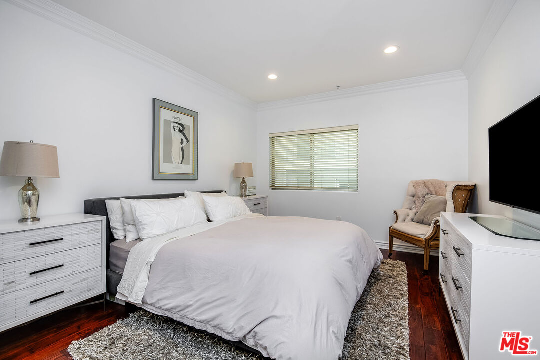 135 S Swall Dr Unit: 204