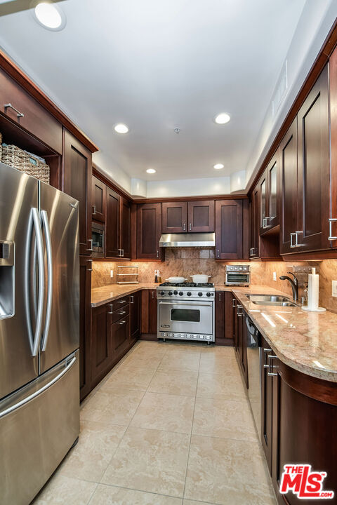 135 S Swall Dr Unit: 204