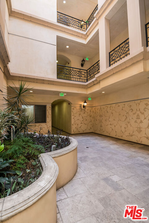 135 S Swall Dr Unit: 204