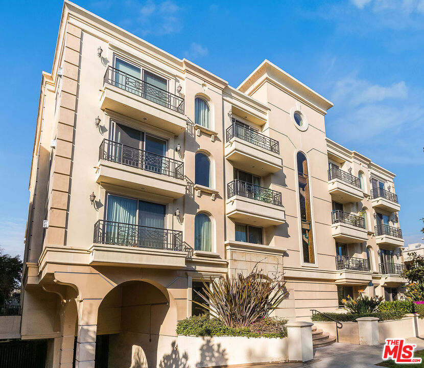 135 S Swall Dr Unit: 204