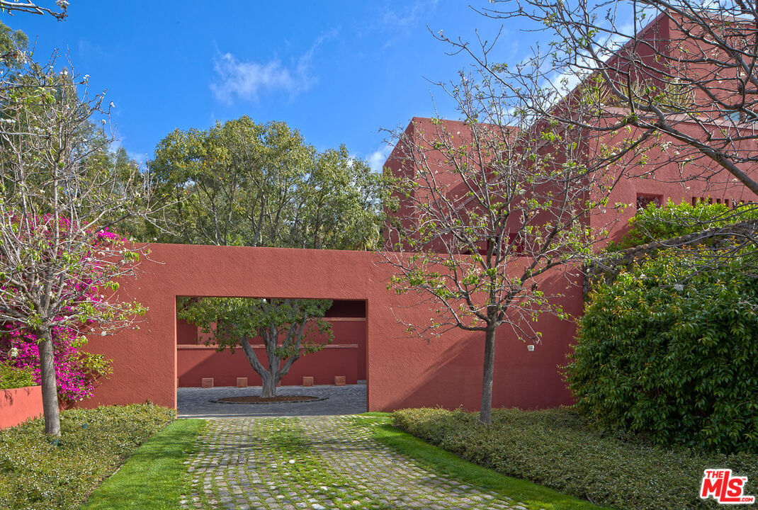 470 Layton Way