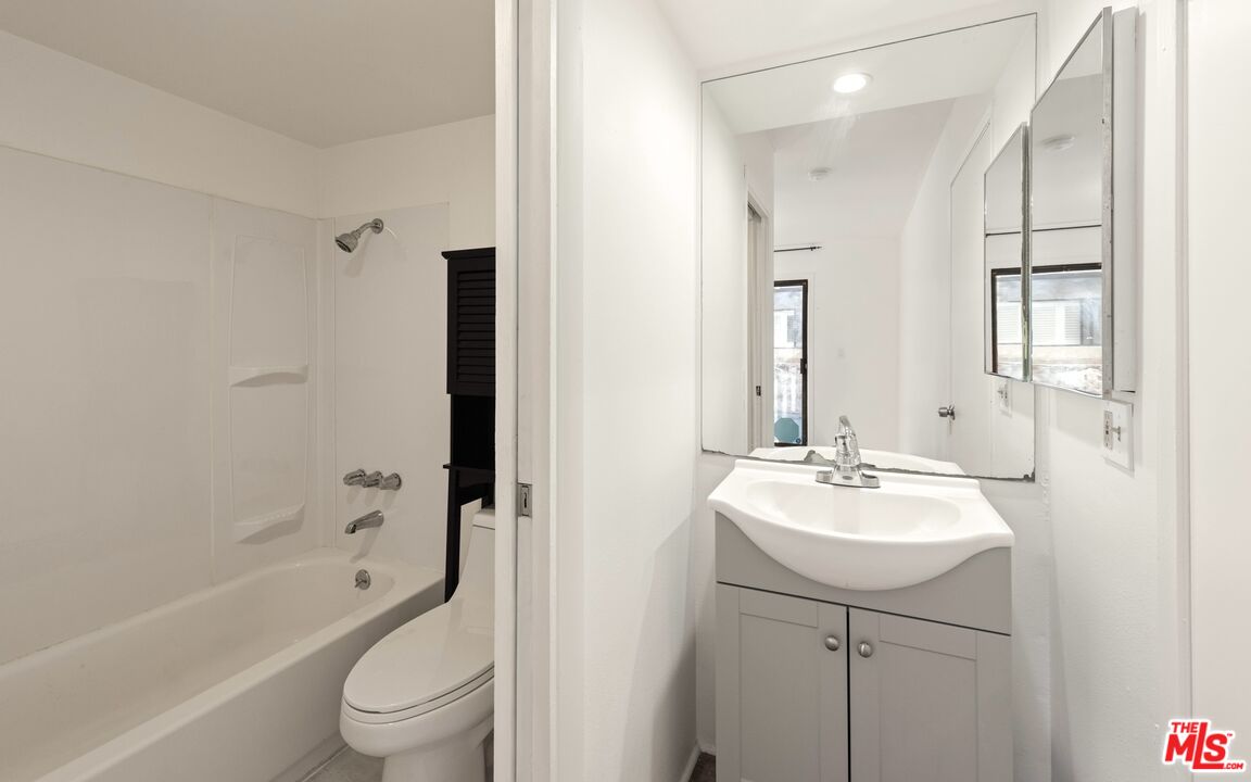 4628 Don Lorenzo Dr Unit: E