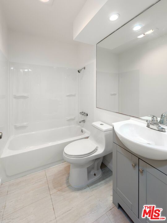 4628 Don Lorenzo Dr Unit: E