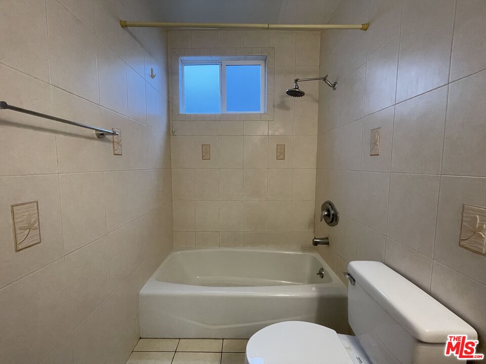 1126 N Formosa Ave Unit: 3