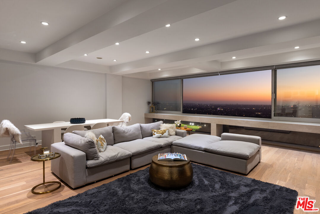 2222 Avenue Of The Stars Unit: 2702