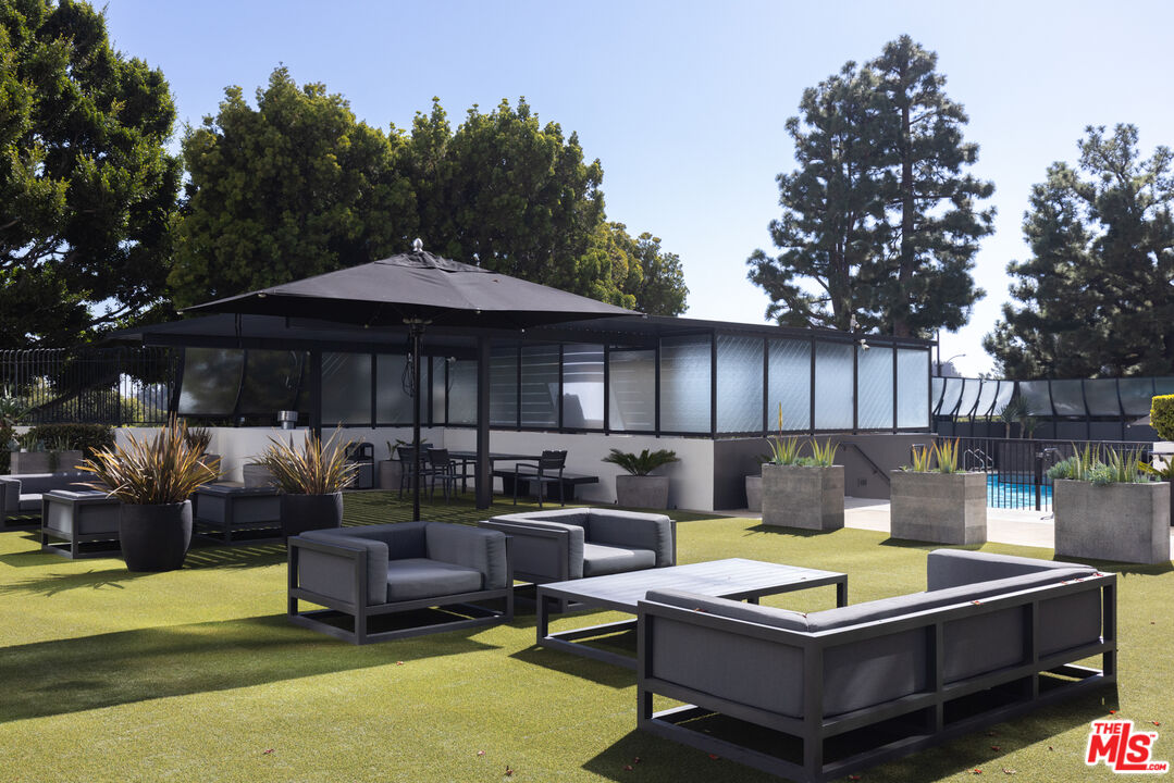 2222 Avenue Of The Stars Unit: 2702