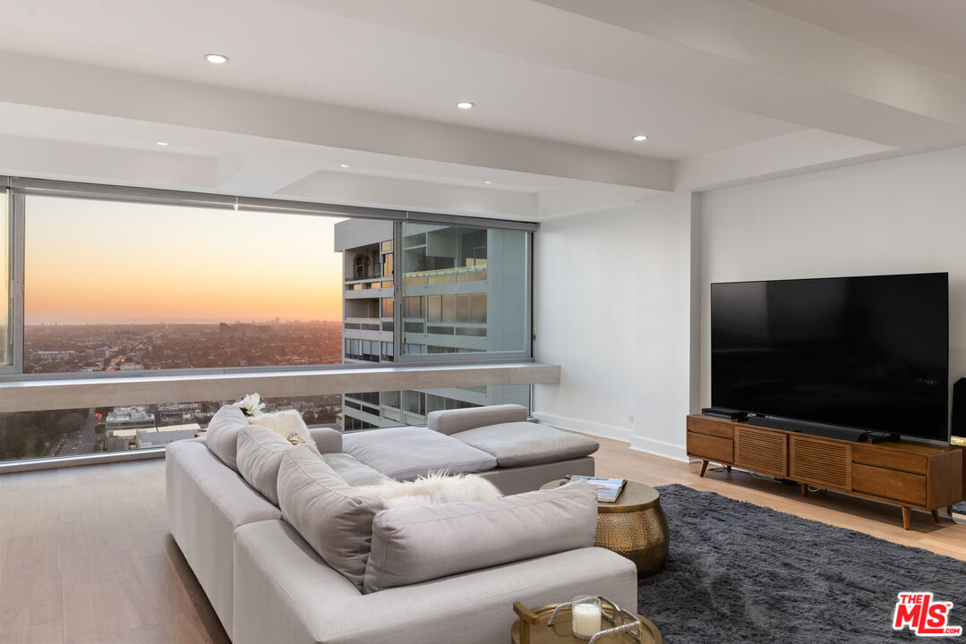 2222 Avenue Of The Stars Unit: 2702