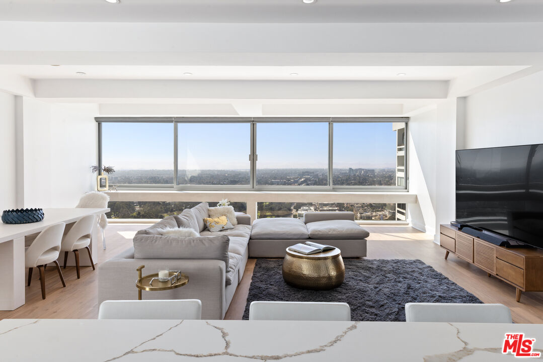 2222 Avenue Of The Stars Unit: 2702