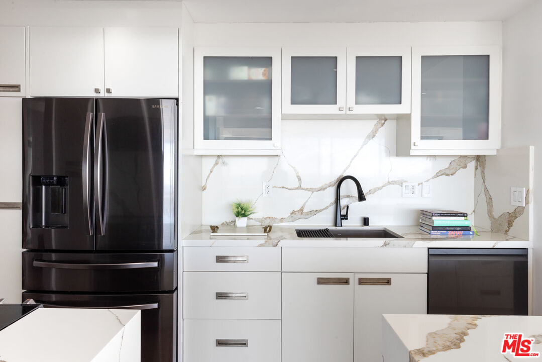 2222 Avenue Of The Stars Unit: 2702