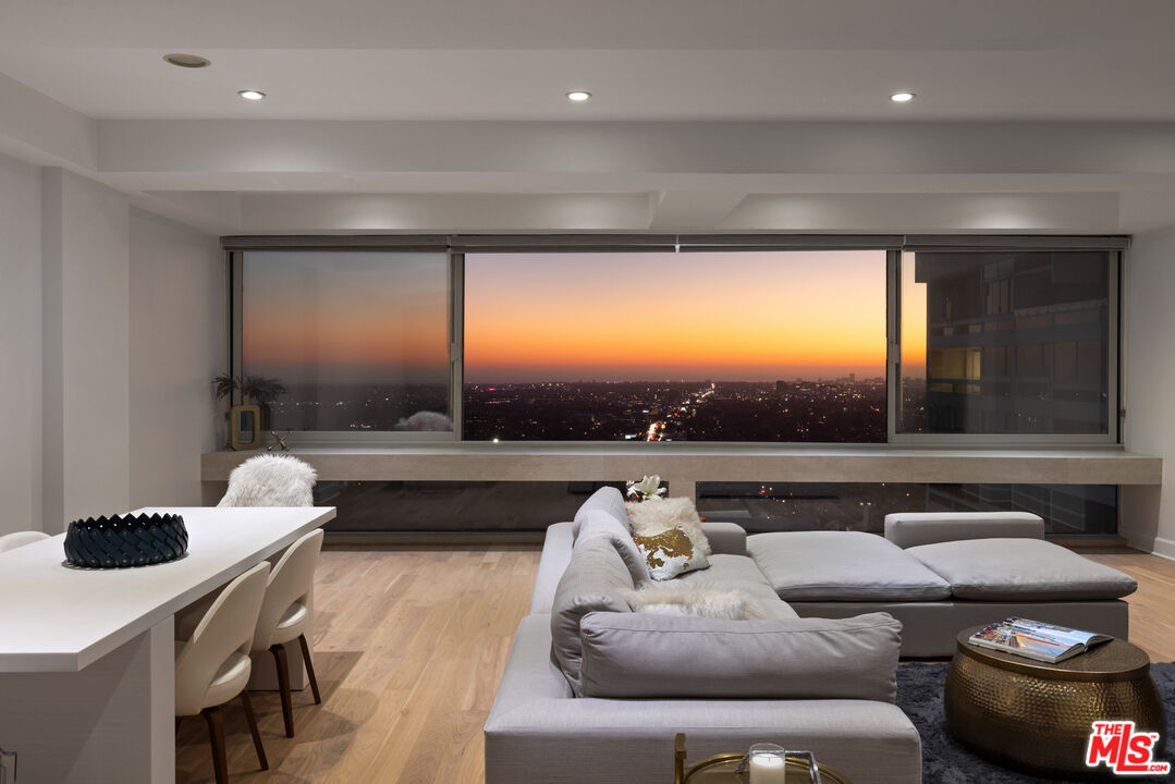 2222 Avenue Of The Stars Unit: 2702