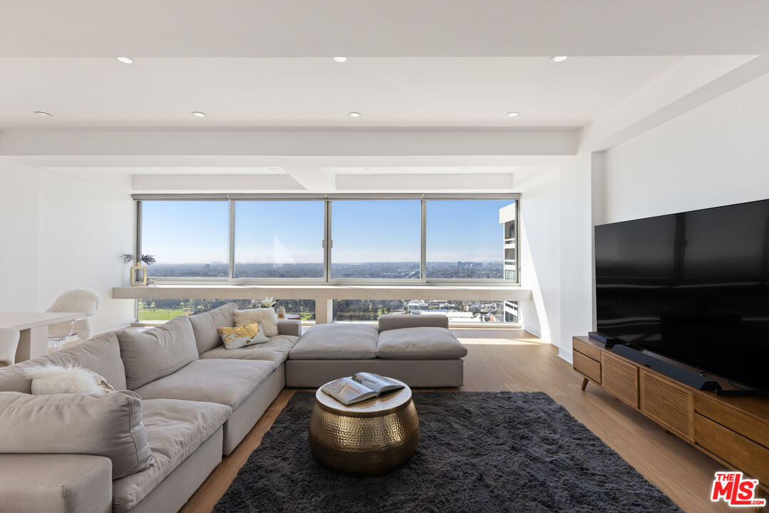 2222 Avenue Of The Stars Unit: 2702