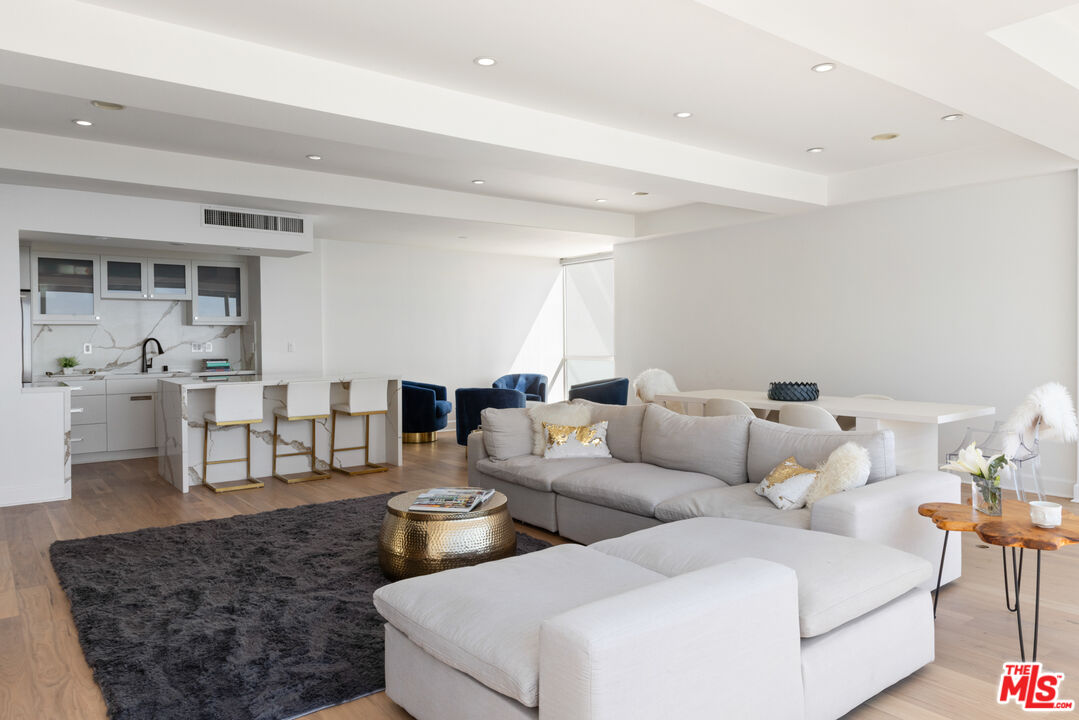 2222 Avenue Of The Stars Unit: 2702