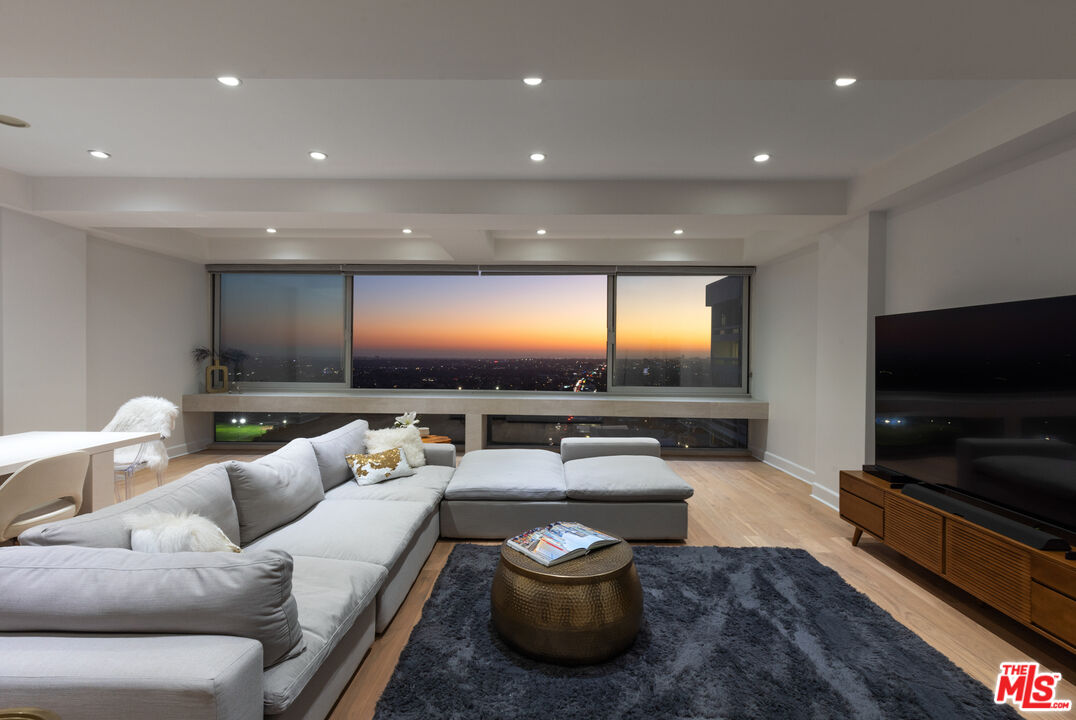 2222 Avenue Of The Stars Unit: 2702