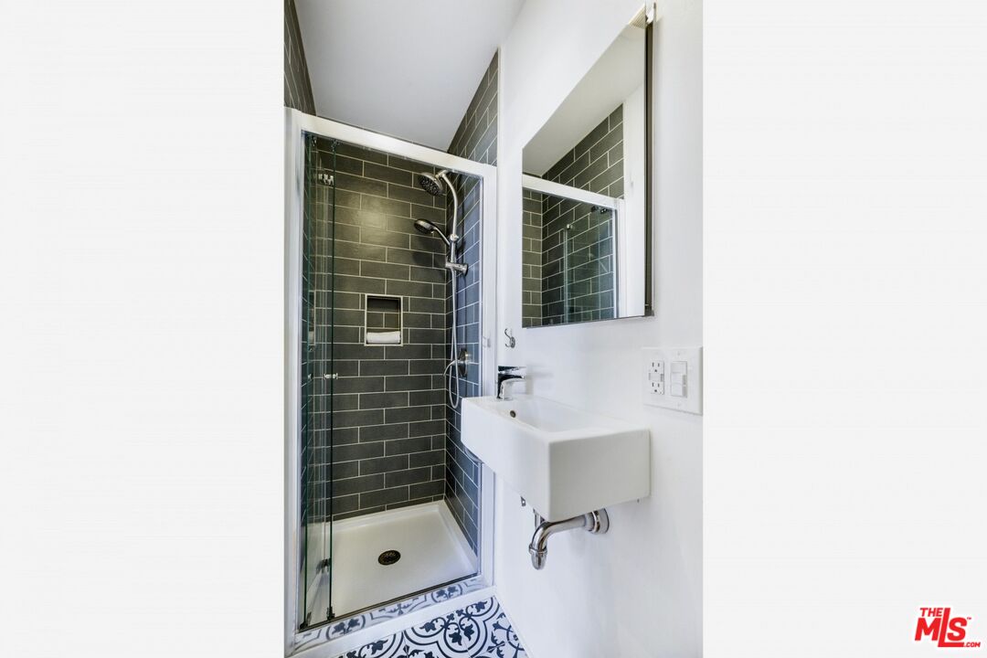 1308 N Orange Grove Ave