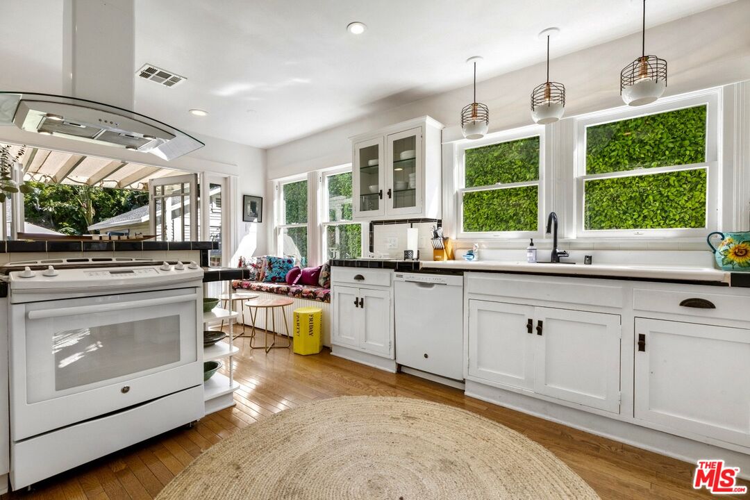 1308 N Orange Grove Ave