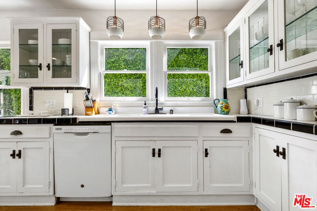 1308 N Orange Grove Ave