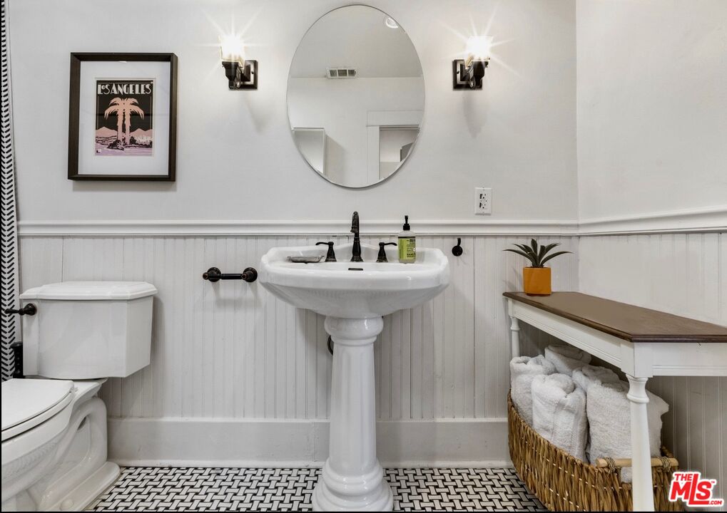 1308 N Orange Grove Ave