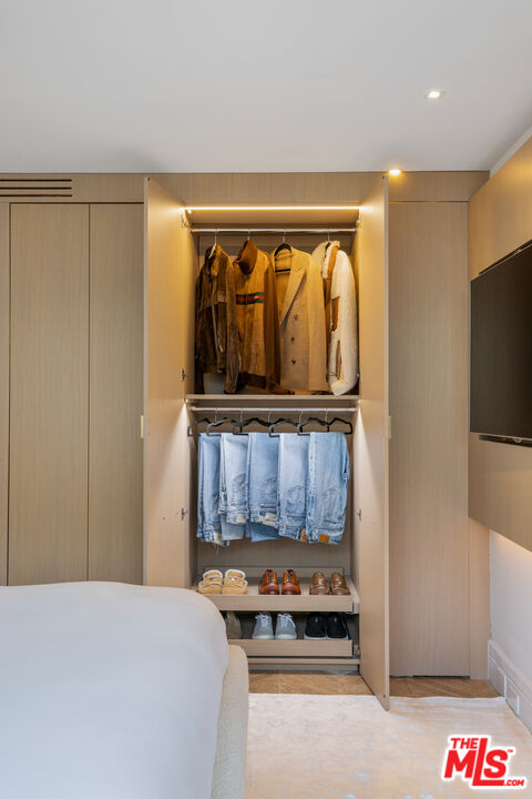 8787 Shoreham Dr Unit: 501