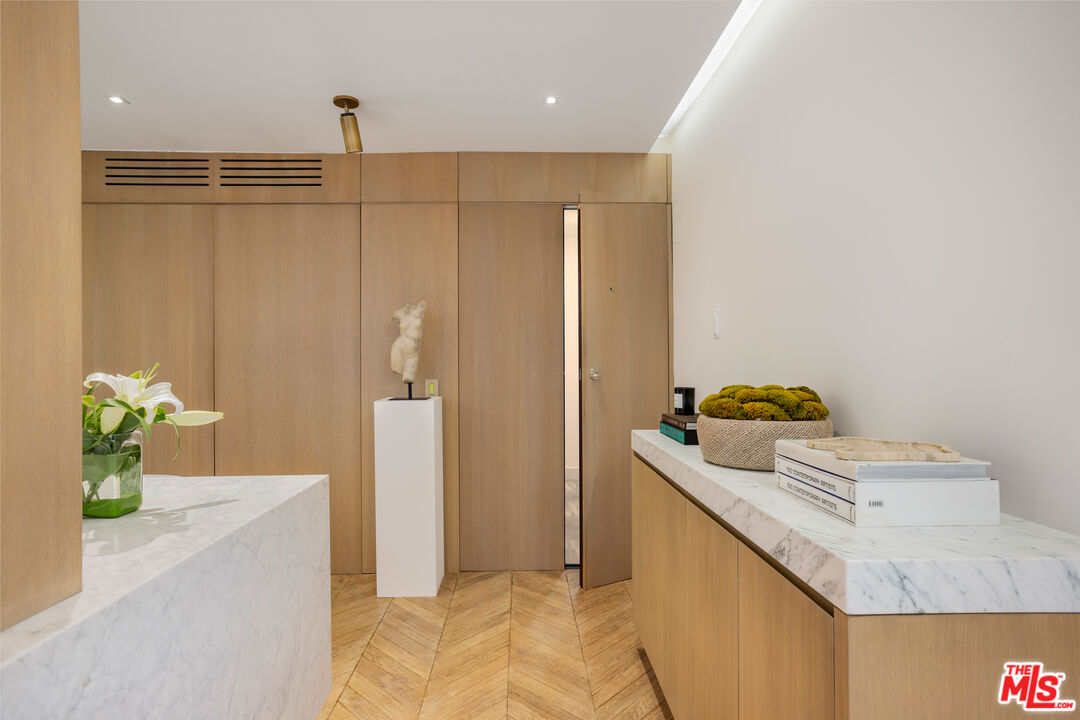 8787 Shoreham Dr Unit: 501