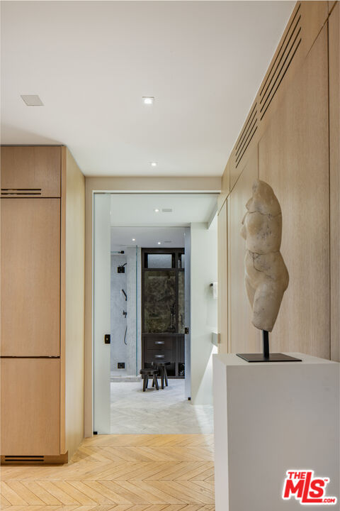 8787 Shoreham Dr Unit: 501