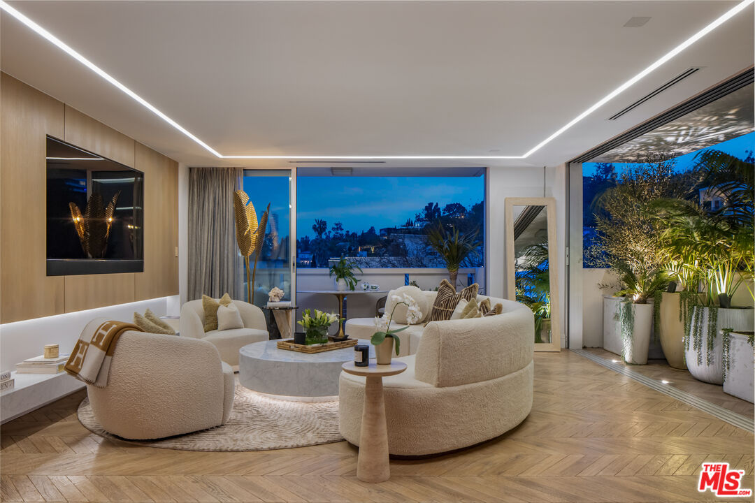 8787 Shoreham Dr Unit: 501