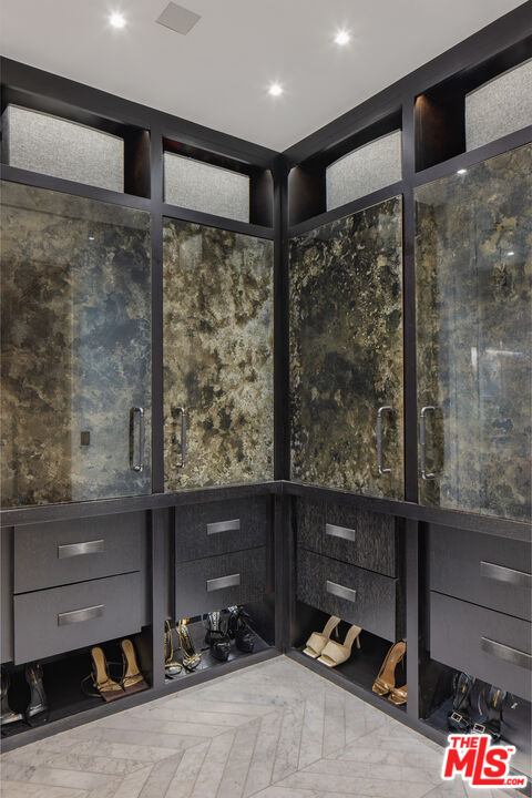 8787 Shoreham Dr Unit: 501