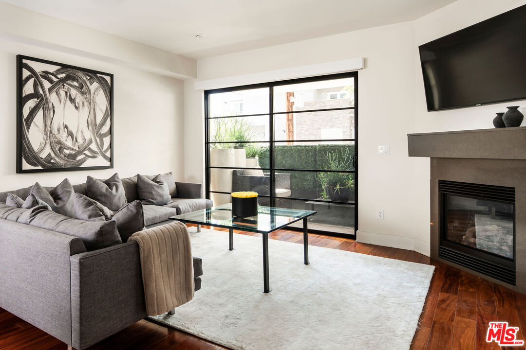 8788 Shoreham Drive Unit: 10