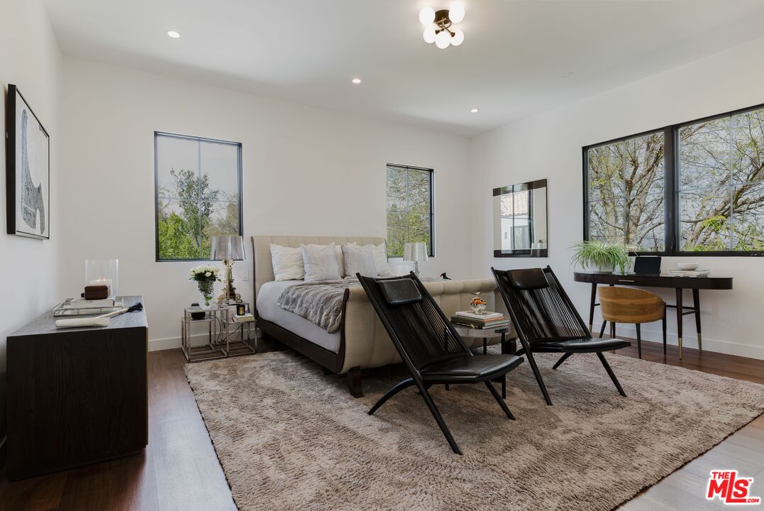5192 Parkway Calabasas