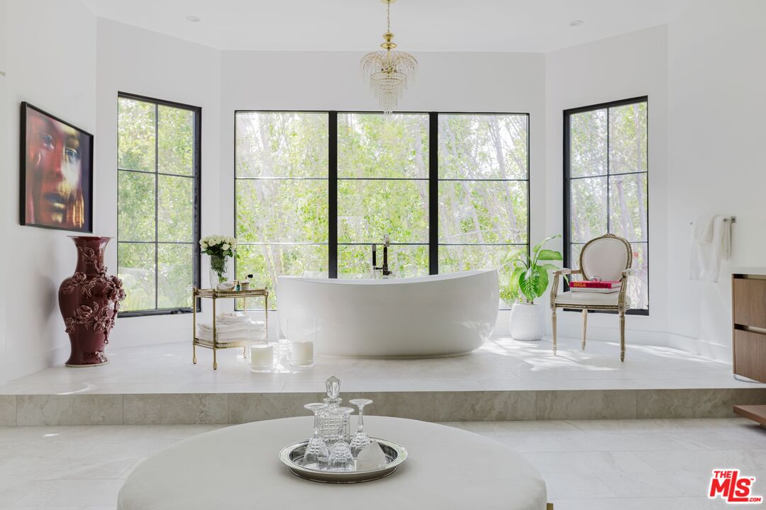 5192 Parkway Calabasas