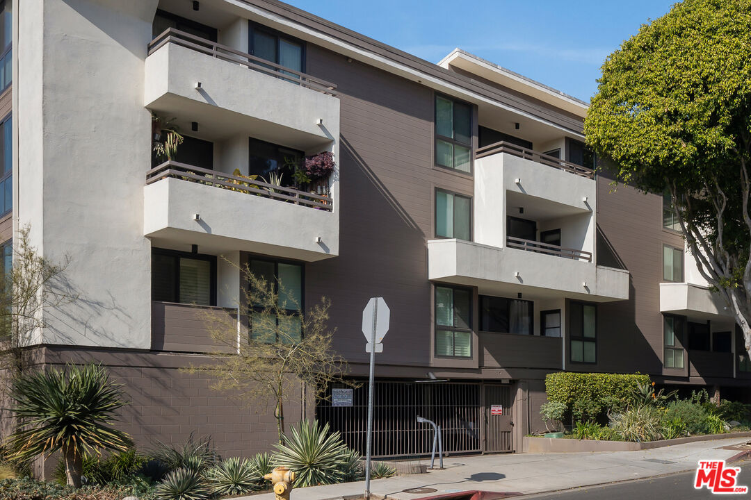 911 N Kings Rd Unit: 306