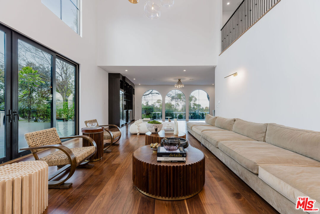 5192 Parkway Calabasas