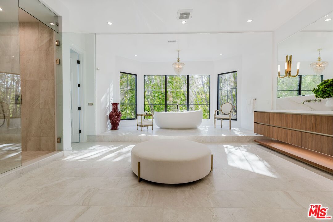 5192 Parkway Calabasas