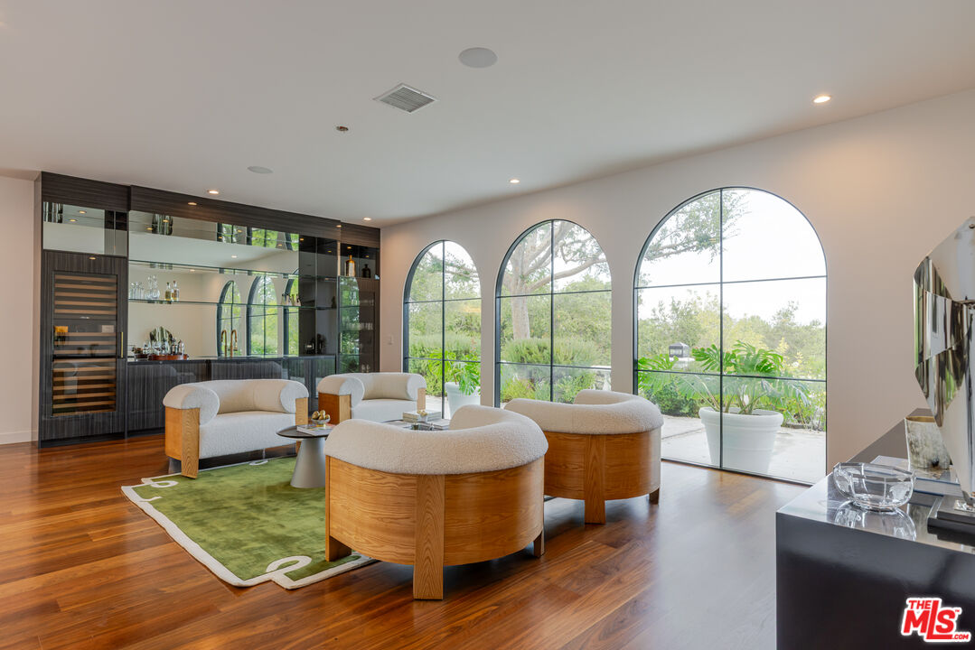 5192 Parkway Calabasas