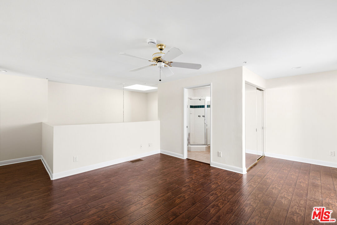 5224 Zelzah Ave Unit: 303