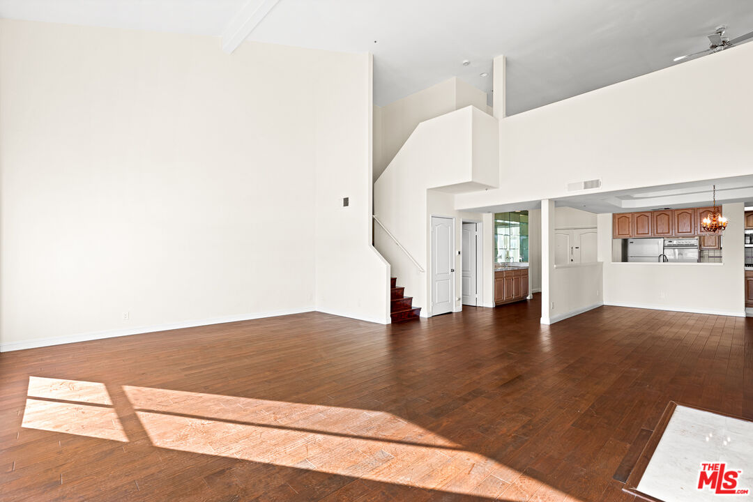 5224 Zelzah Ave Unit: 303