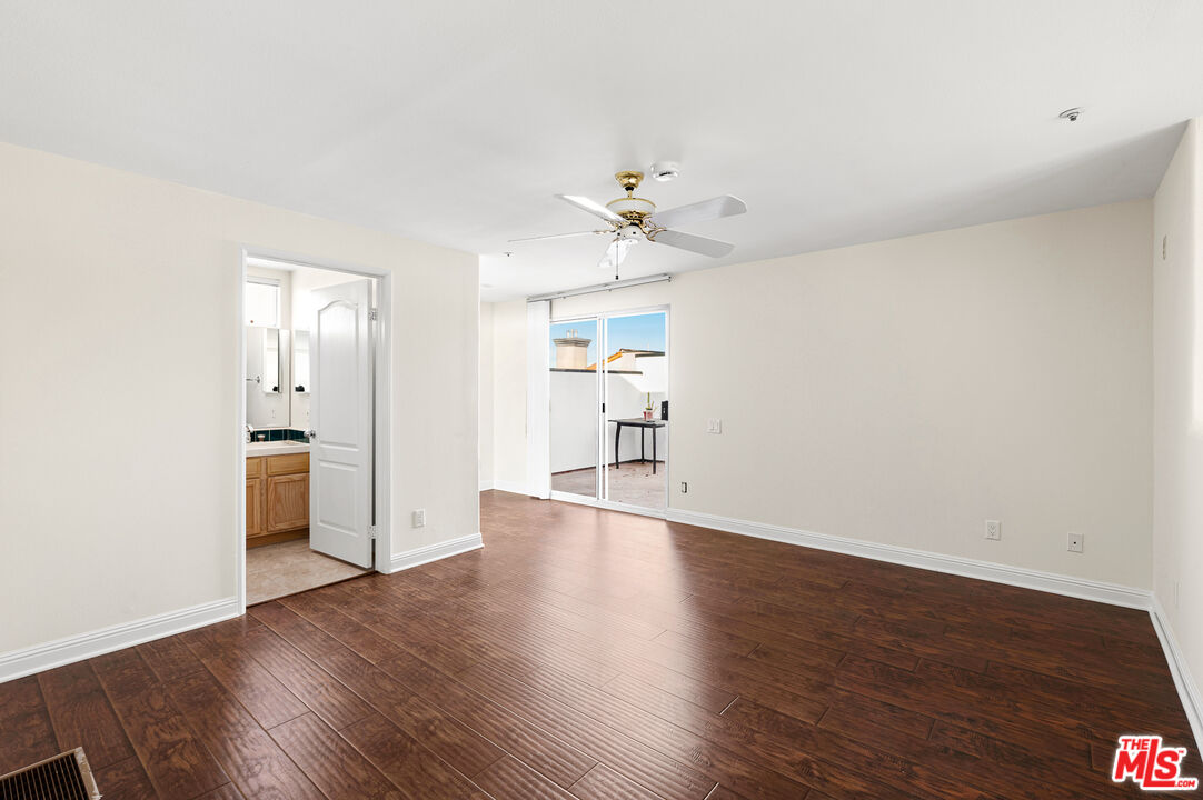 5224 Zelzah Ave Unit: 303